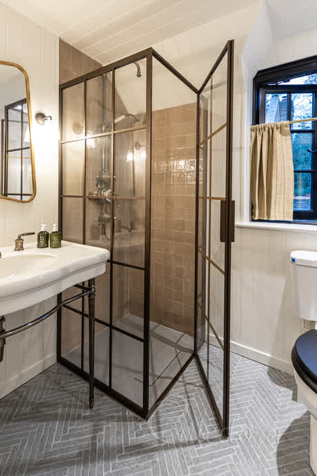 luxury-style-bronze-framed-shower-enclosure-and-middle-trims
